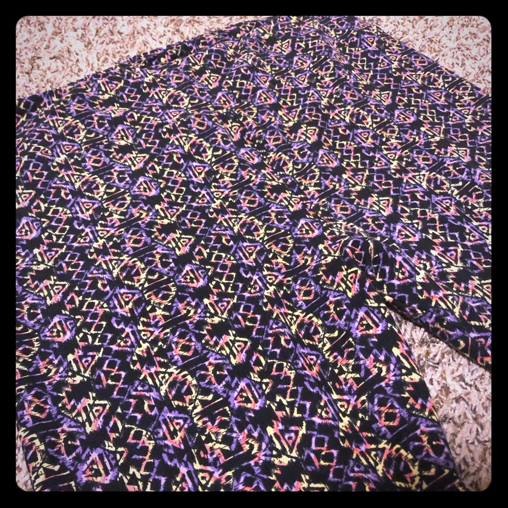 Super Cool! Tall n Curvy Lularoe Leggings